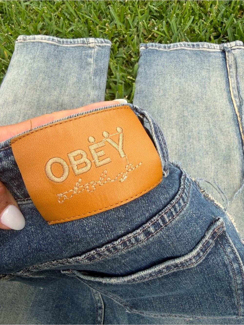 Obey Straight Leg Raw Hem Side Seam Jeans Women’s Size 24 Y2K Skater Denim - Picture 8 of 8